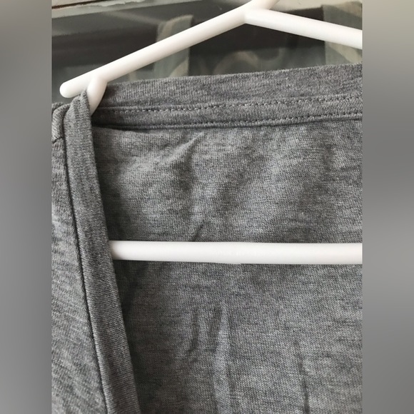 Joe Fresh size 6-7 alpaca in cold weather gear, screen print on a gray top - Picture 4 of 4